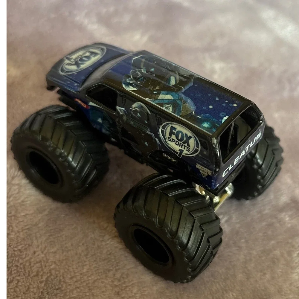 Hot Wheels Monster Jam Fox Sports 1 Cleatus Monster Truck 1:64 Die-Cast Blue